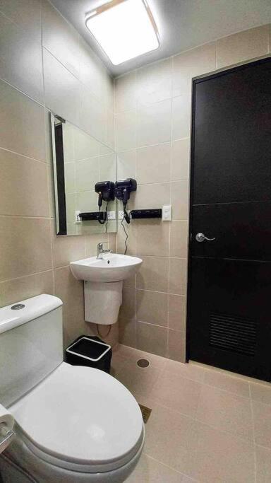1Br With Extra Room At One Regis- Megaworld 巴科洛德 外观 照片